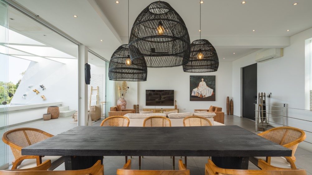 Golden Lotus - The Harmony Villa - Living and dining area